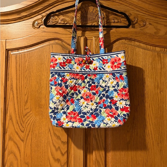 Vera Bradley Handbags - Vera Bradley Floral Tote